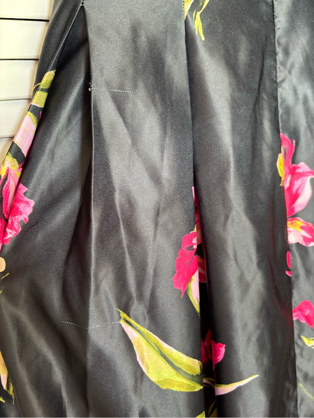 Betsy & Adam Organza-Sleeve Floral Belted Gown *Flawed *Size 8 - Picture 9 of 11